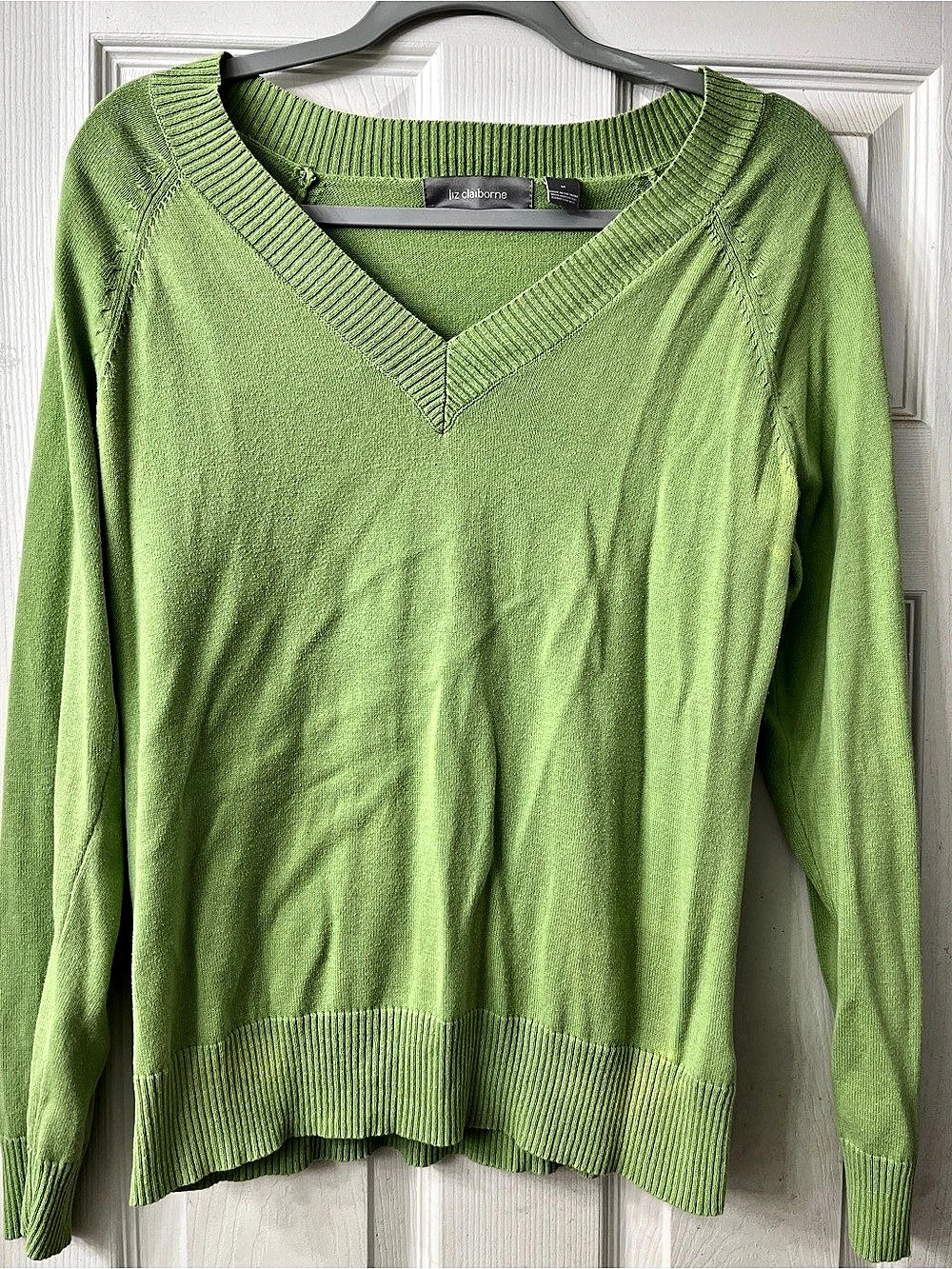 Liz Claiborne V-Neck Sweater in Green Like New 100% Cotton